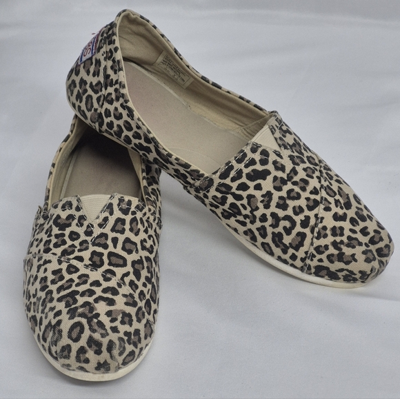 SKECHERS – BOBS Plush Leopard Print Slip-On Flats – Women’s Size 7.5 - Picture 2 of 10
